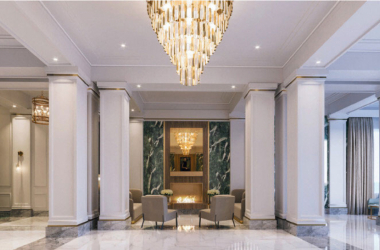 Вход АК «Grand Royal Residences» (Гранд Роял)