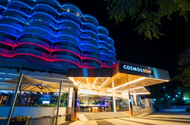 Вход АК «Cosmos Stay Le Rond Sochi 4*» (Адажио)